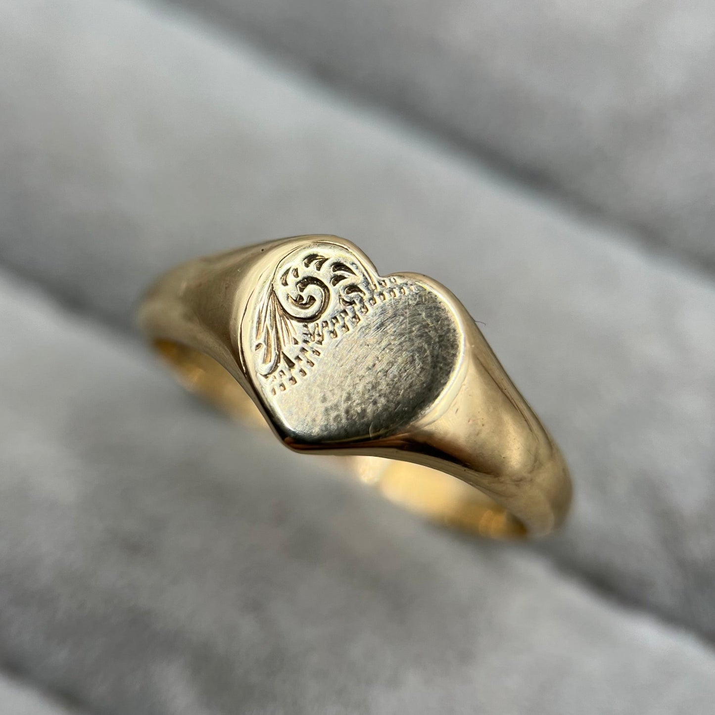 1960s Vintage 9ct Gold Heart Signet Ring