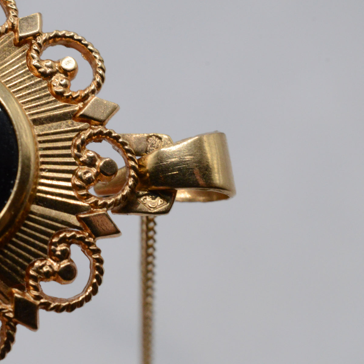 Large Mid-Century French 18ct Gold Vintage Onyx & Pearl Pendant Necklace (16”)