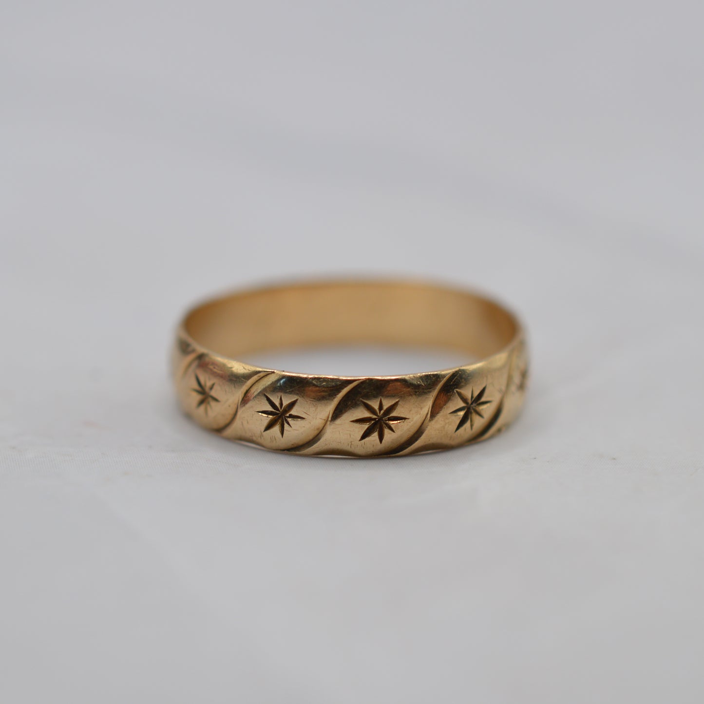 1980s 9ct Gold Star-Engraved Band Ring