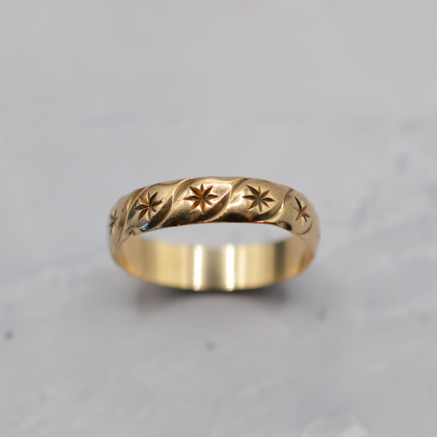 1980s 9ct Gold Star-Engraved Band Ring