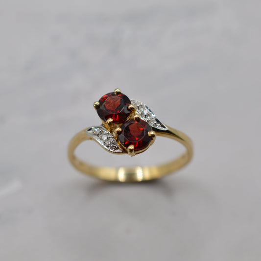 Y2K Vintage 9ct Gold Garnet & Diamond Toi-et-Moi Ring