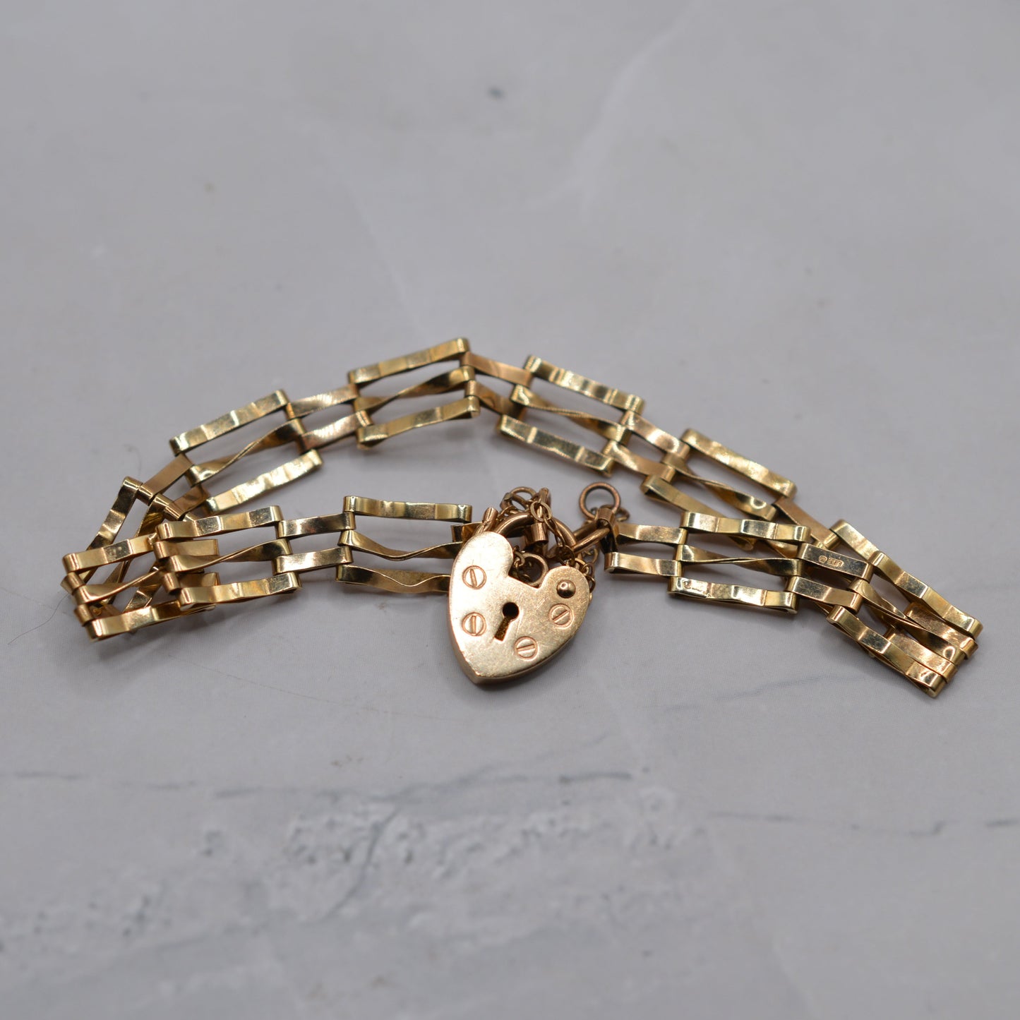 1980s 9ct Gold Three-Bar Gate Bracelet with Heart Padlock (7.5”) 