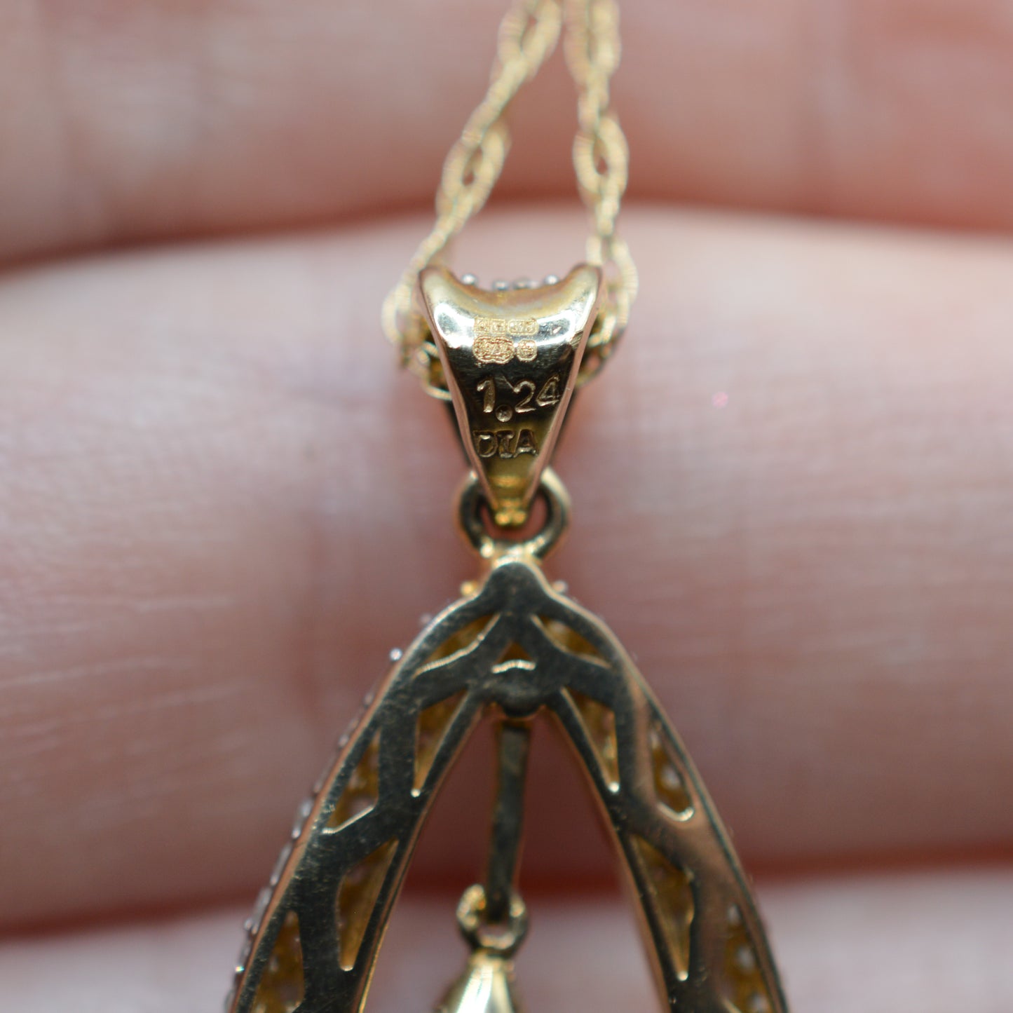 Chunky 1.24ct Diamond 9ct Gold Pendant Necklace (18”)