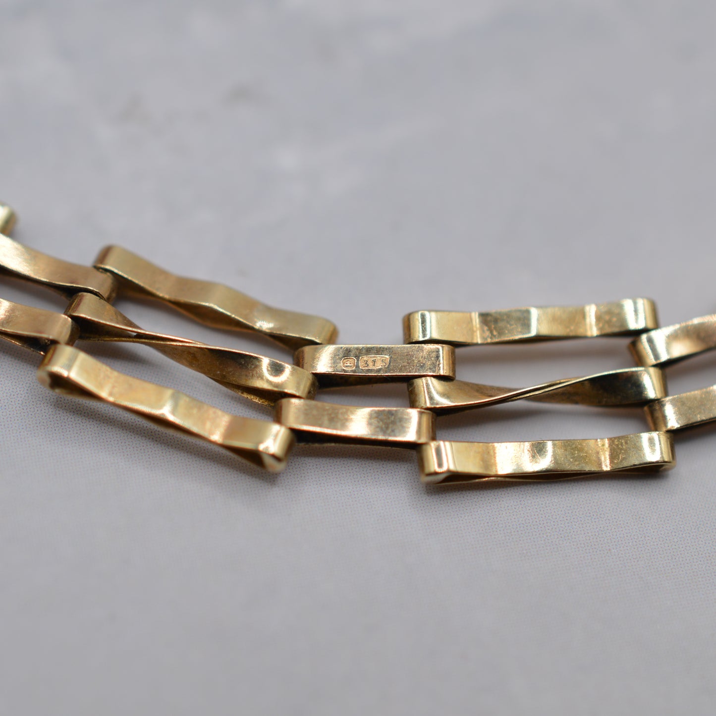 1980s 9ct Gold Three-Bar Gate Bracelet with Heart Padlock (7.5”) 
