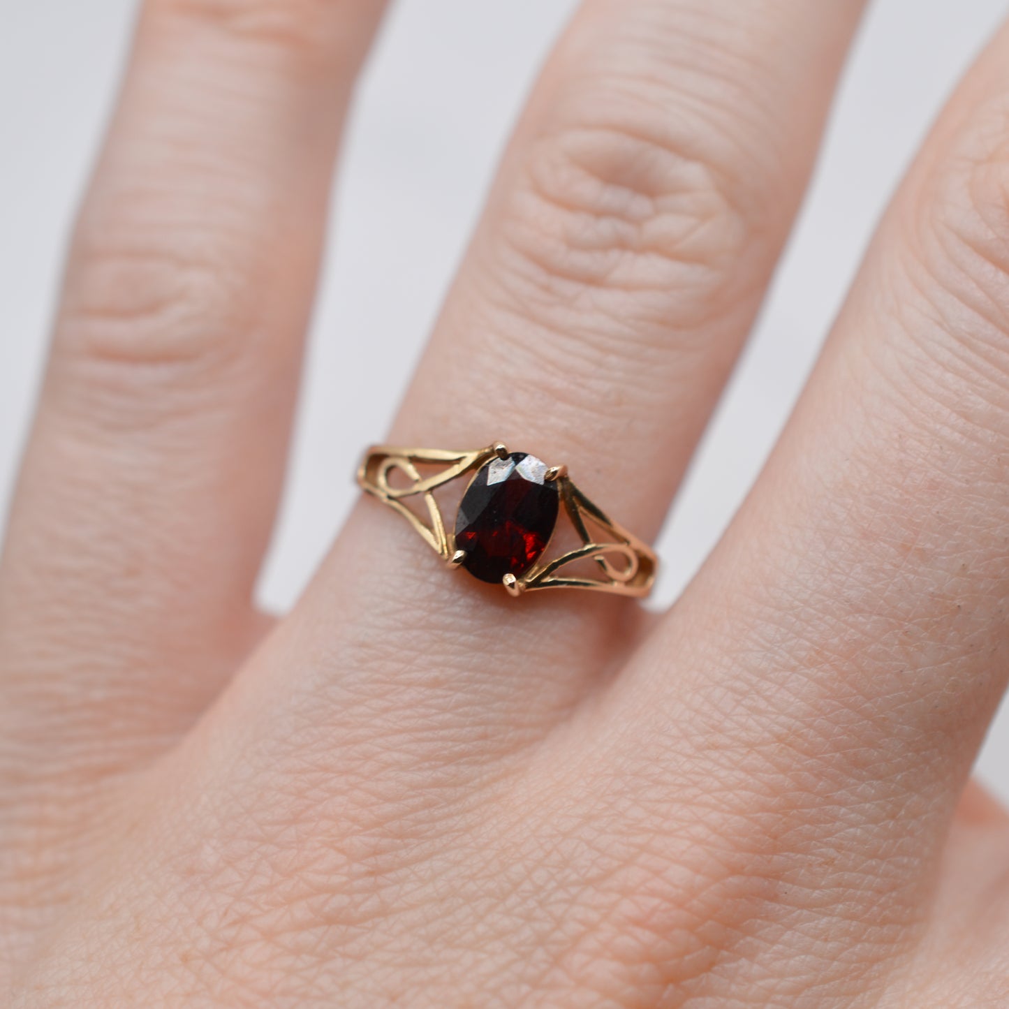 1980s 9ct Gold Garnet Dress Ring