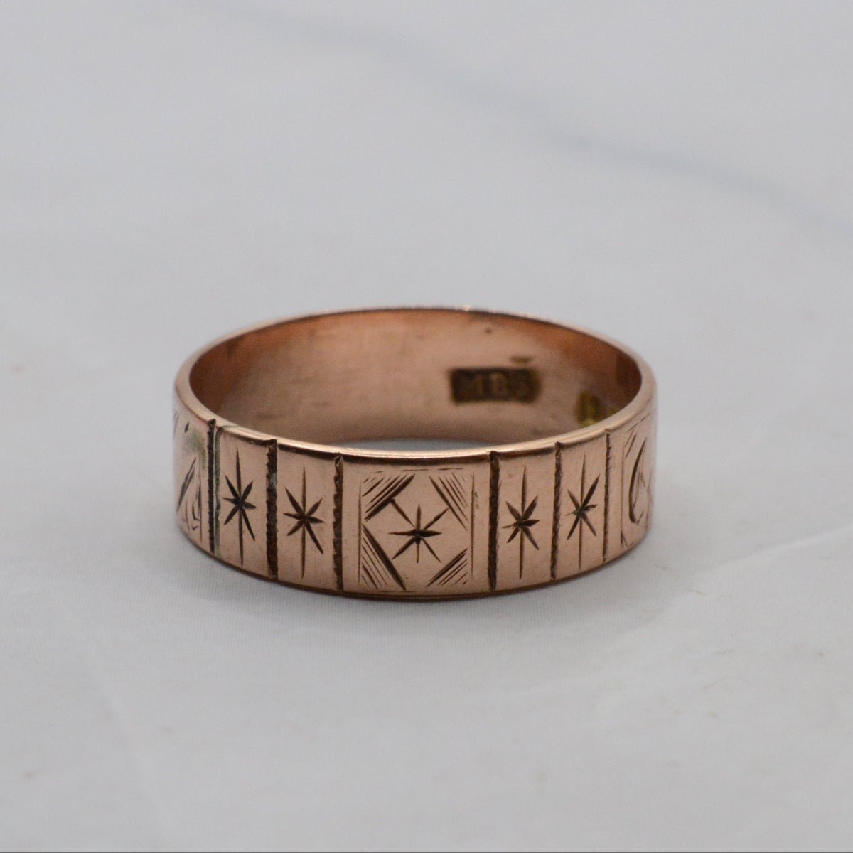 1949 Vintage Mid-Century 9ct Gold Star-Engraved Band Ring