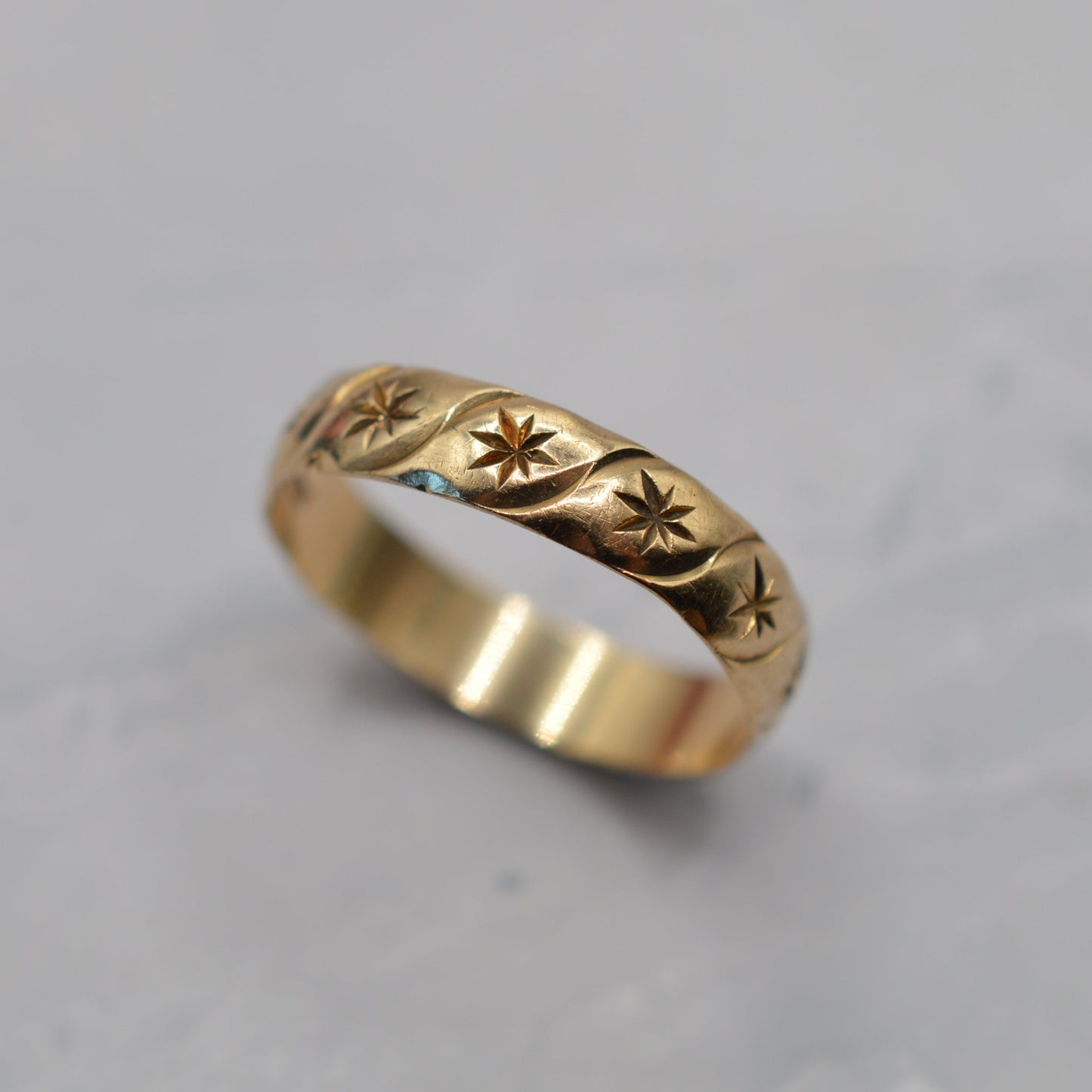 1980s 9ct Gold Star-Engraved Band Ring