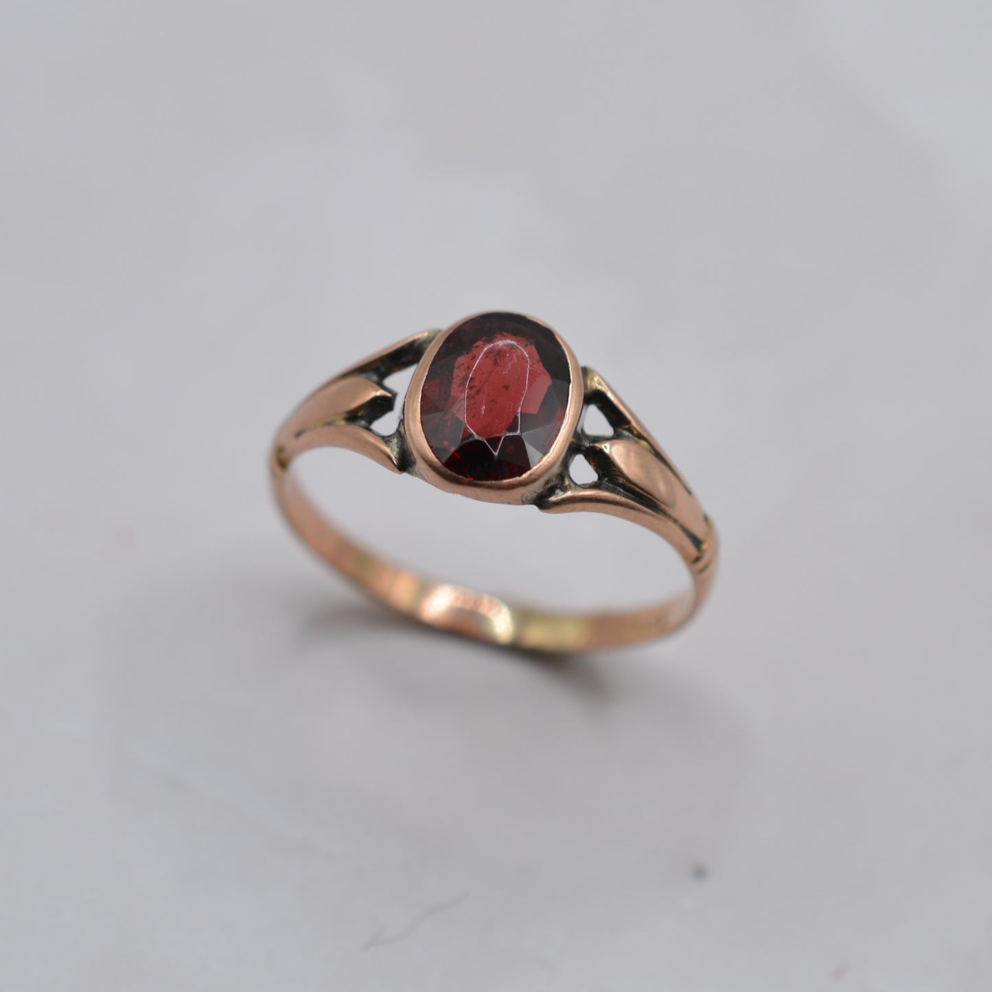 Antique Art Nouveau 9ct Gold Garnet Solitaire Ring