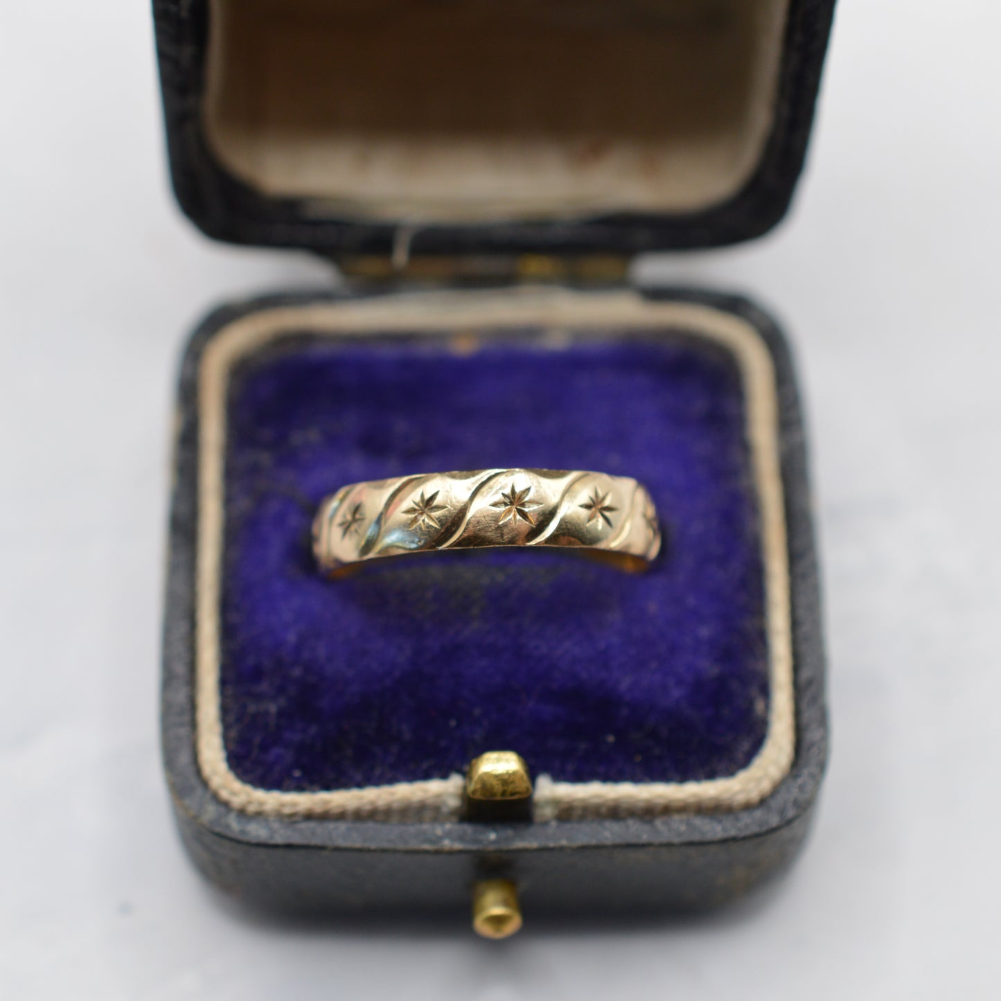 1980s 9ct Gold Star-Engraved Band Ring