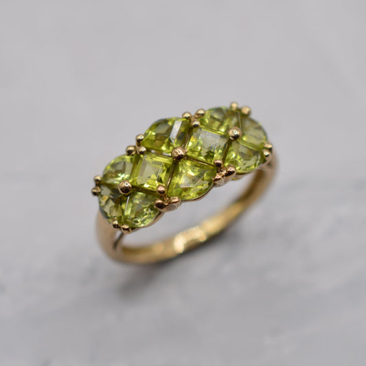 Chunky Y2K 9ct Gold Peridot Cluster Ring