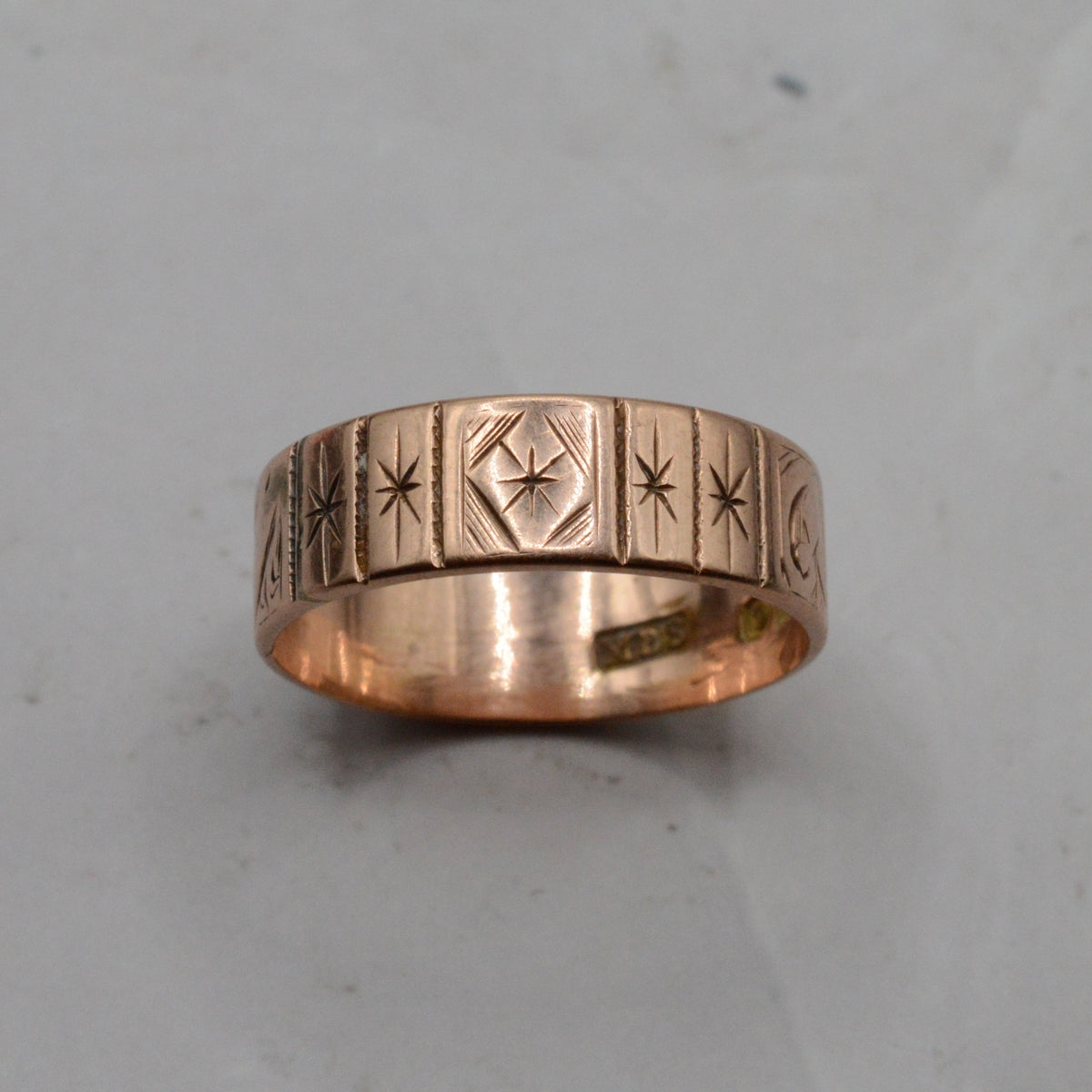 1949 Vintage Mid-Century 9ct Gold Star-Engraved Band Ring
