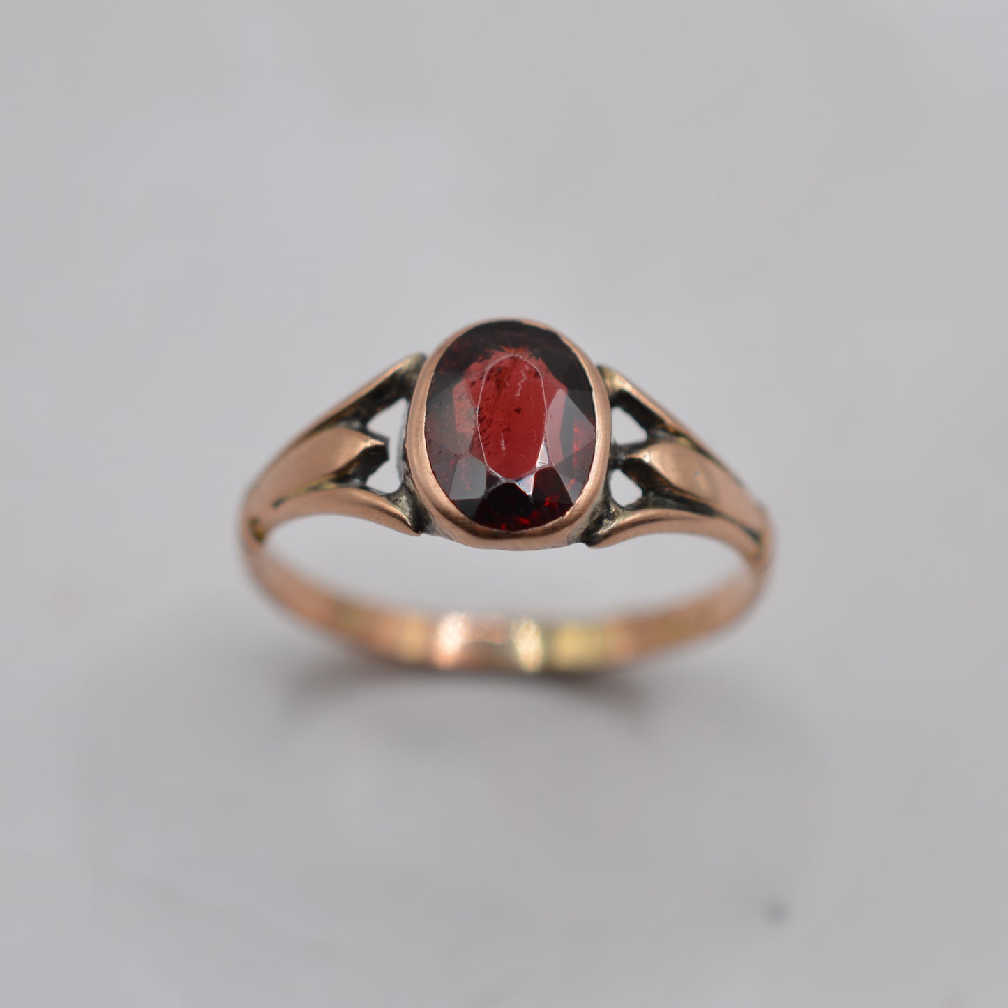 Antique Art Nouveau 9ct Gold Garnet Solitaire Ring