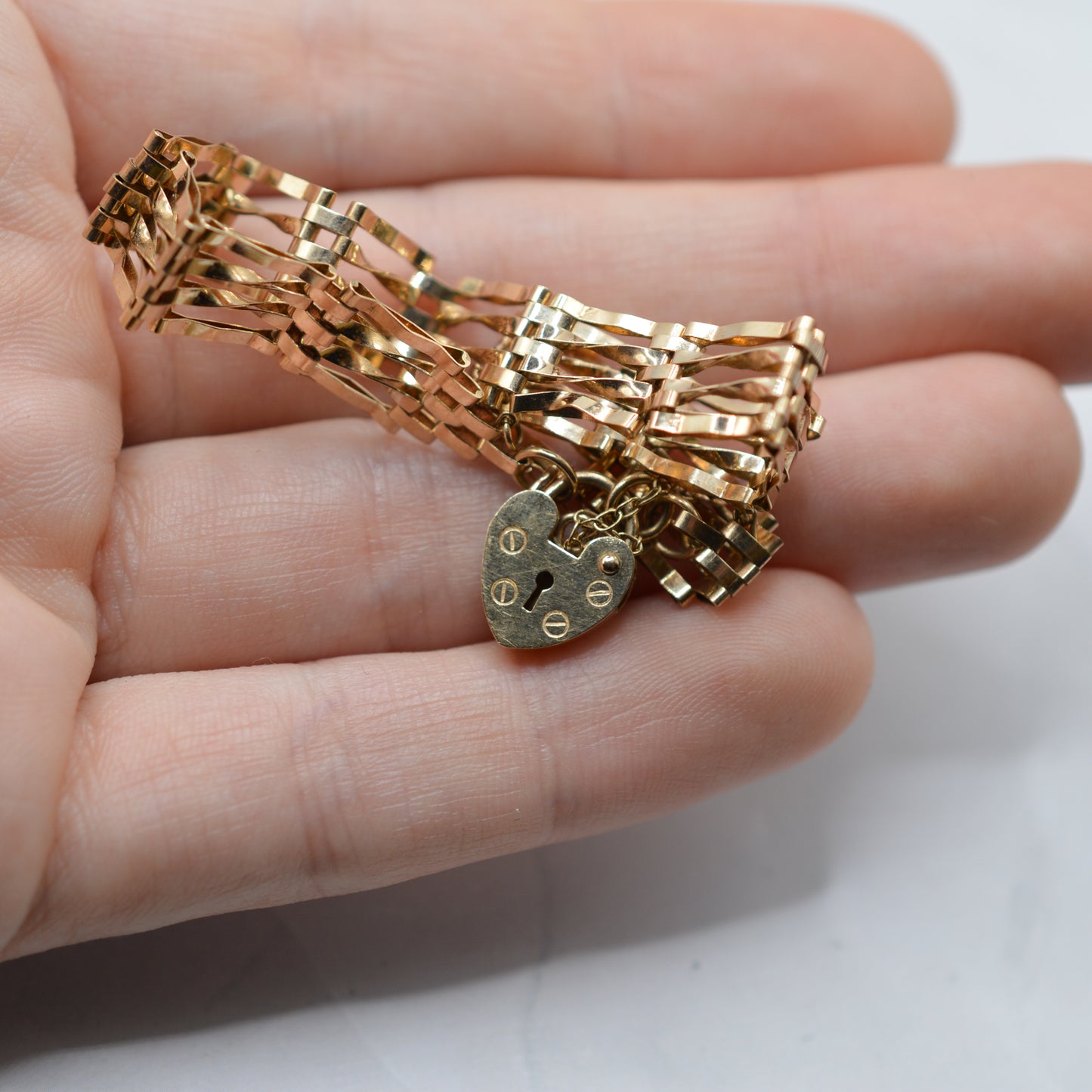 1990s Vintage 9ct Gold Four-Bar Gate Link Bracelet with Heart Padlock Clasp (7") (Copy)