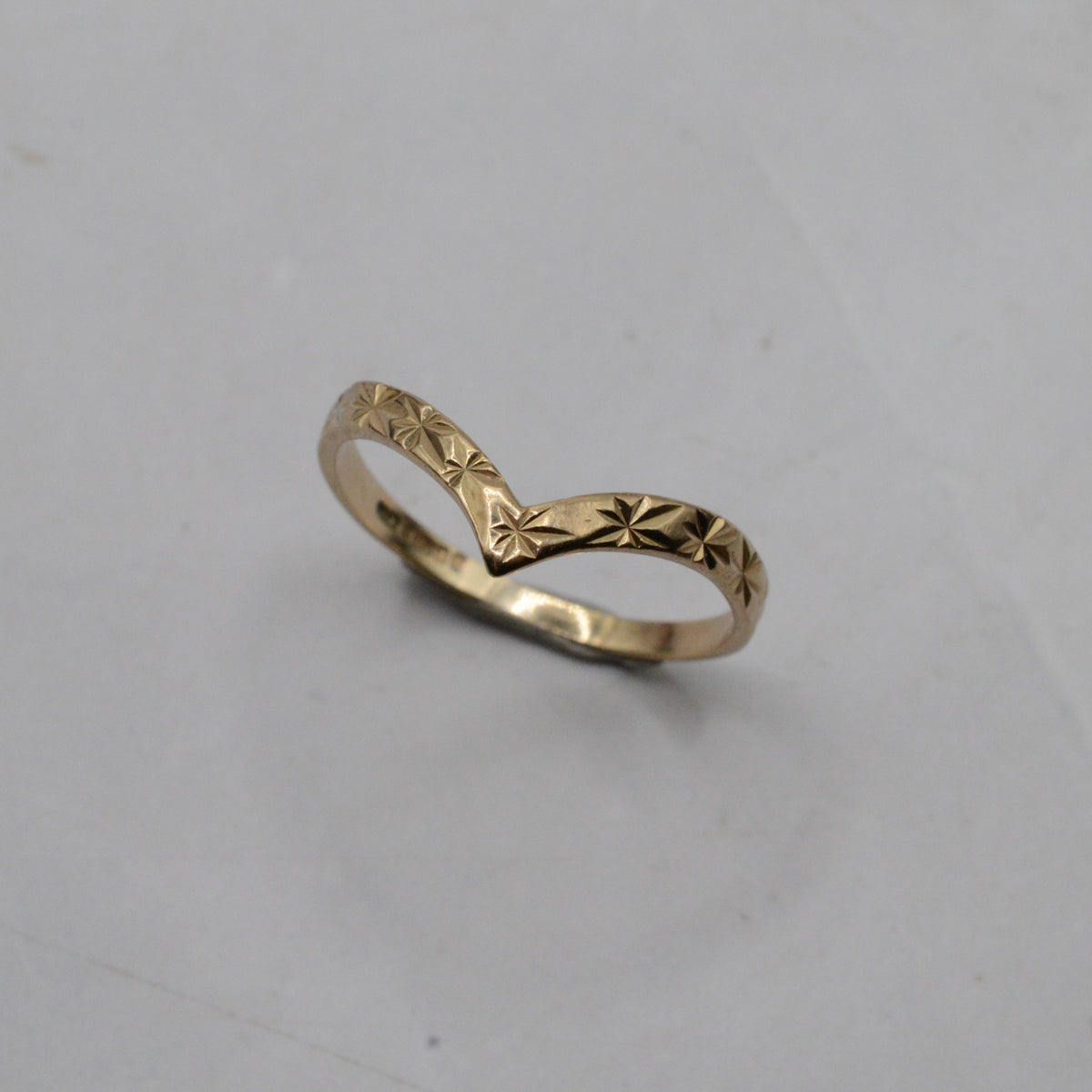 1980s 9ct Gold Star-Engraved Wishbone Ring