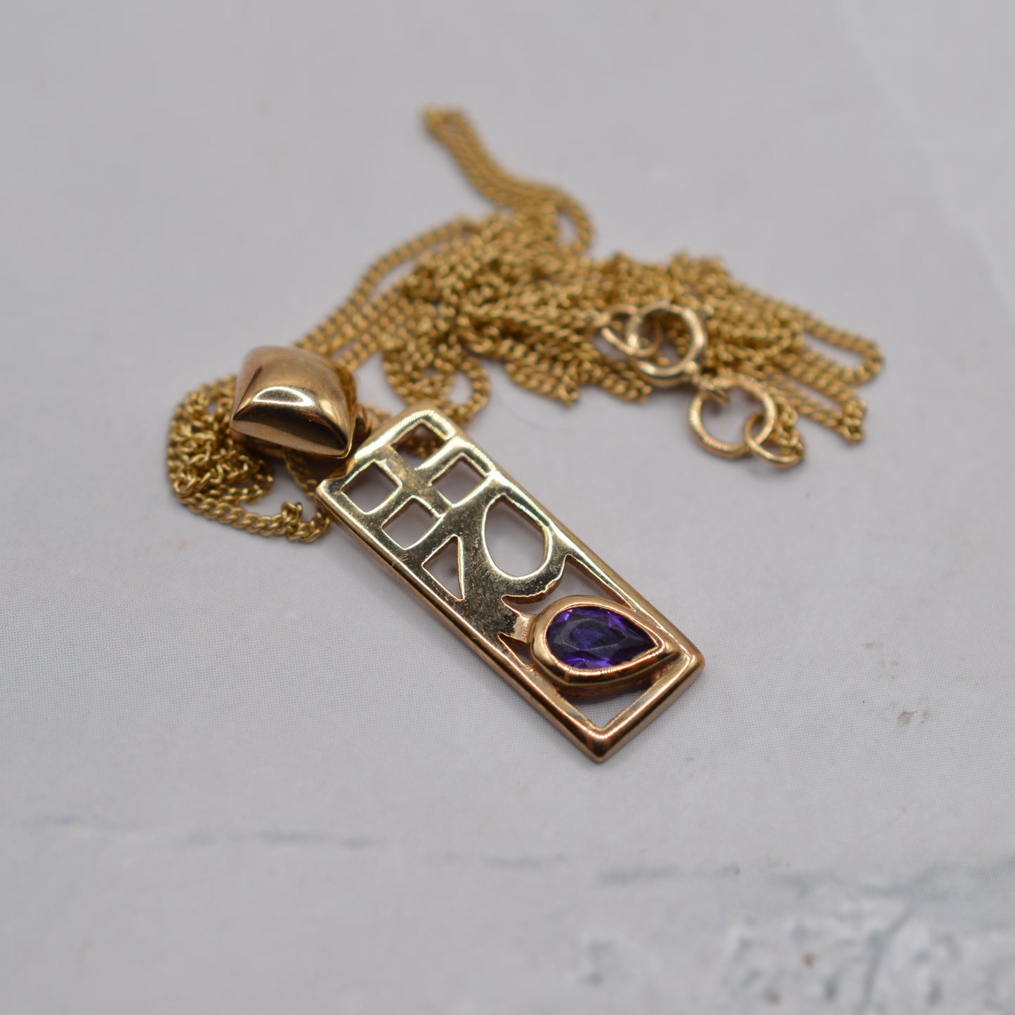 9ct Gold Amethyst Pendant Necklace (18”) - Art Nouveau/Charles Rennie Mackintosh