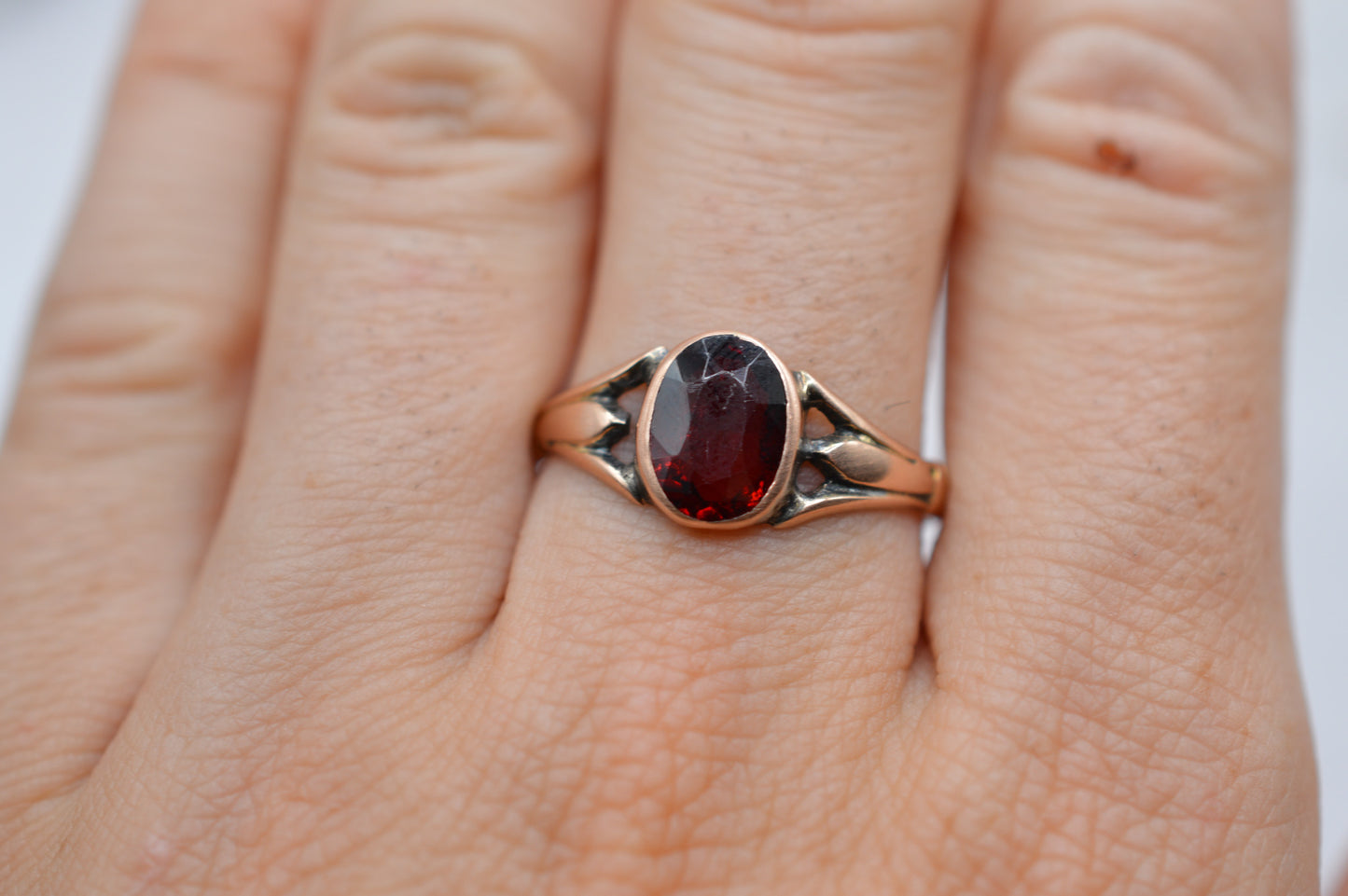 Antique Art Nouveau 9ct Gold Garnet Solitaire Ring