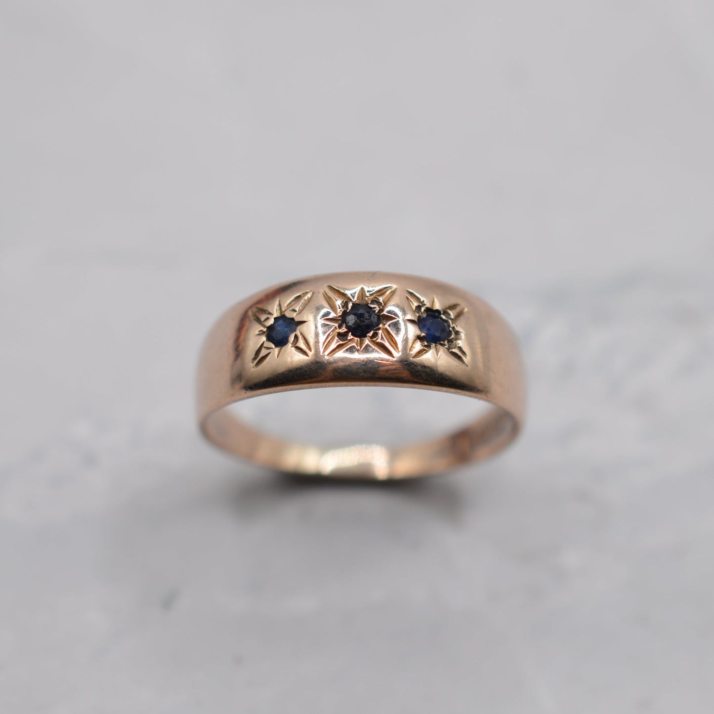 1970s Vintage 9ct Gold Sapphire Gypsy Ring