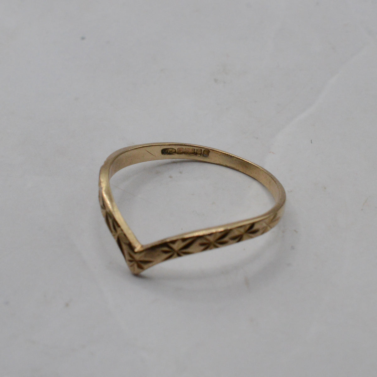 1980s 9ct Gold Star-Engraved Wishbone Ring