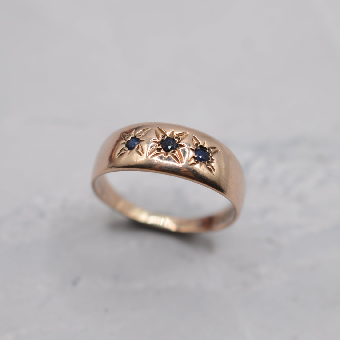 1970s Vintage 9ct Gold Sapphire Gypsy Ring