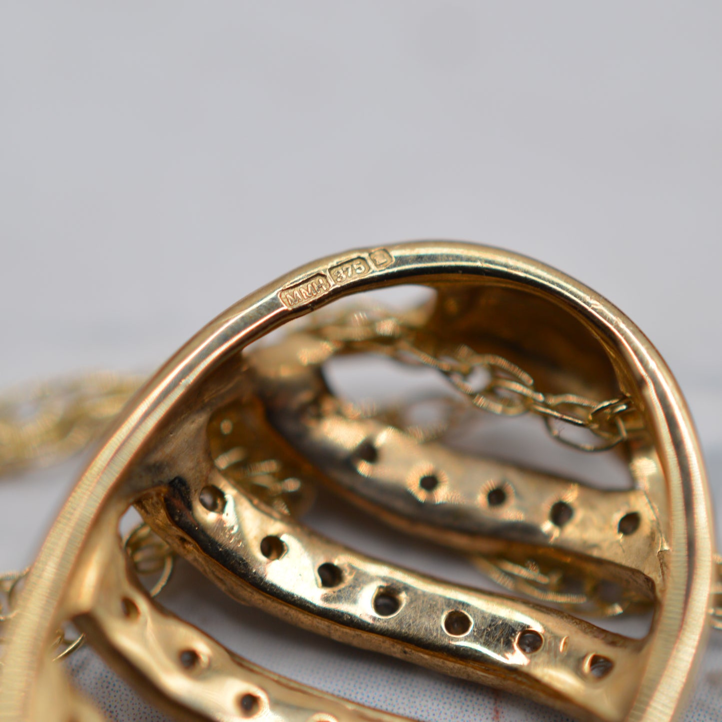 9ct Gold Diamond Wave Pendant Necklace (17”)