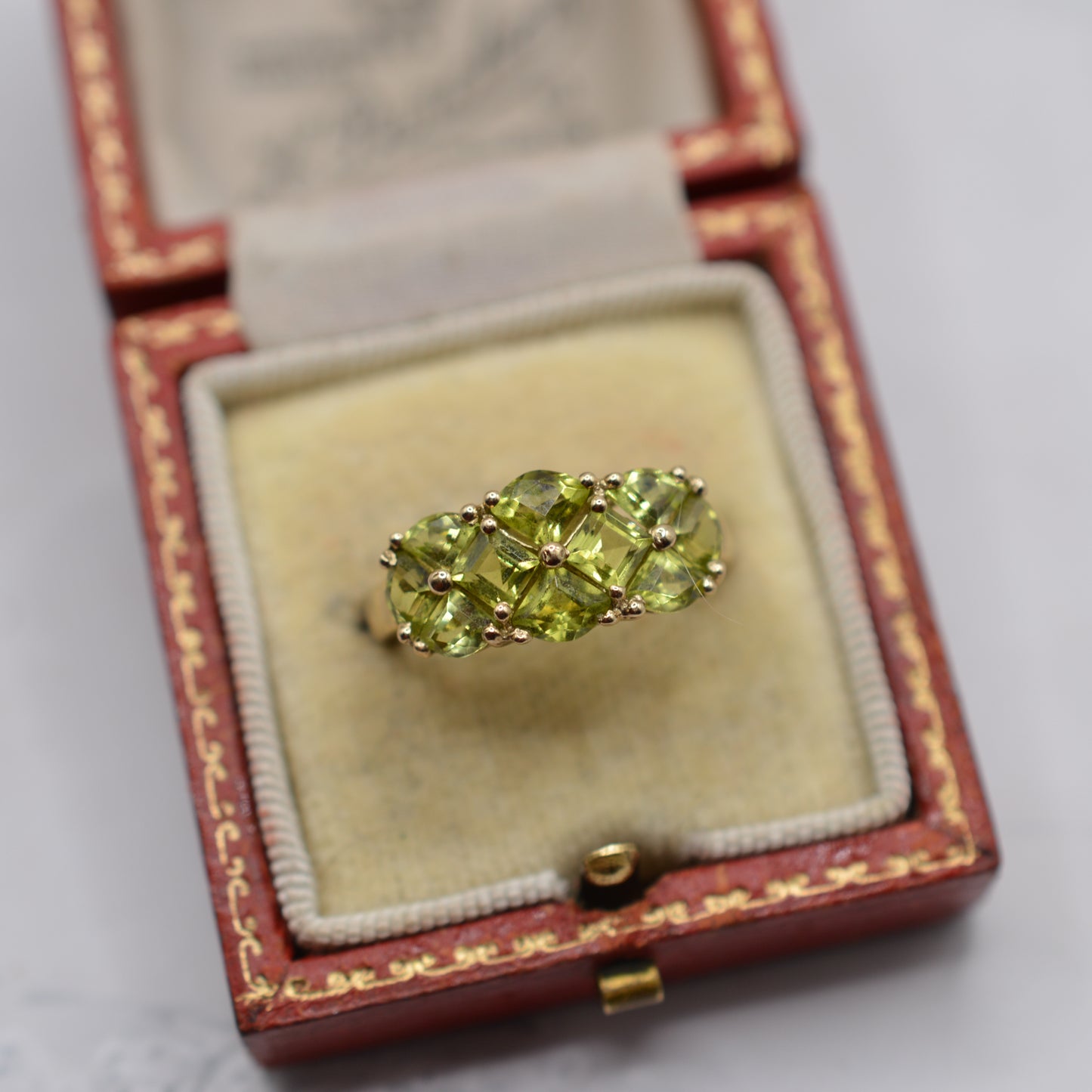Chunky Y2K 9ct Gold Peridot Cluster Ring