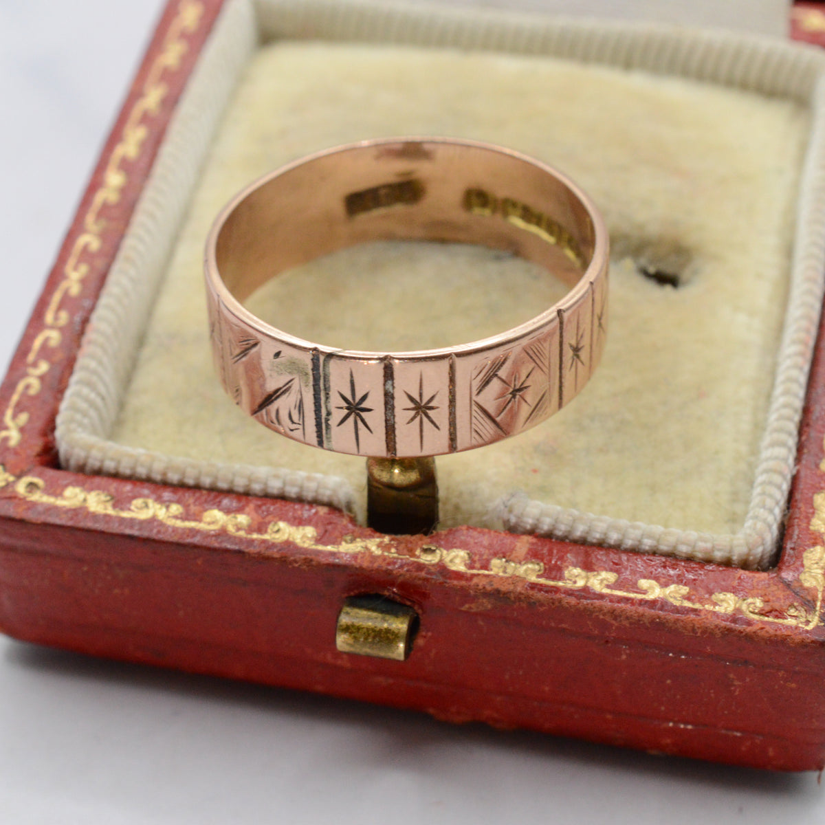 1949 Vintage Mid-Century 9ct Gold Star-Engraved Band Ring