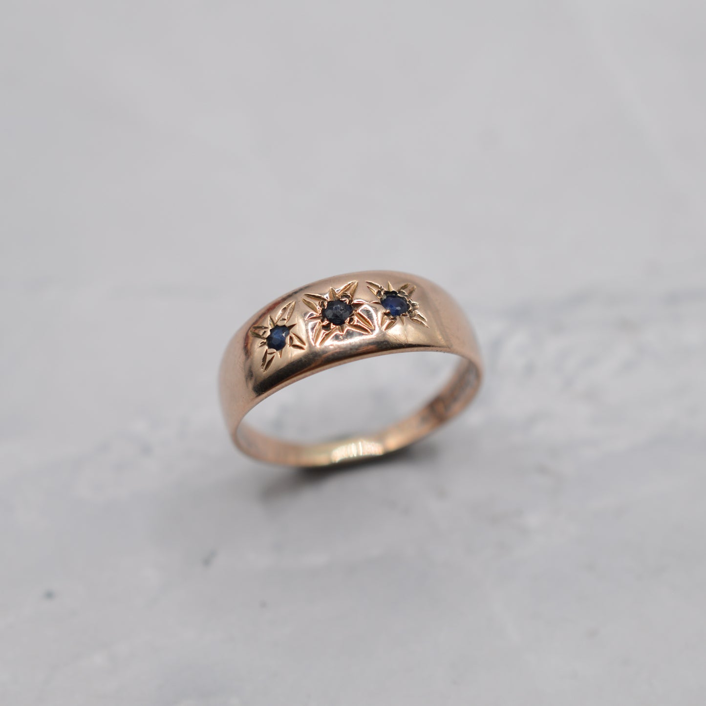 1970s Vintage 9ct Gold Sapphire Gypsy Ring