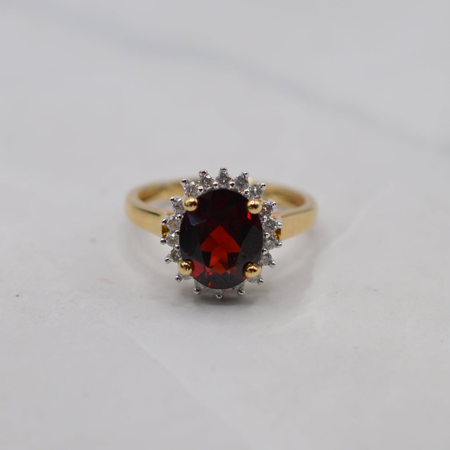 Y2K 9ct Gold Garnet & Diamond Halo Ring
