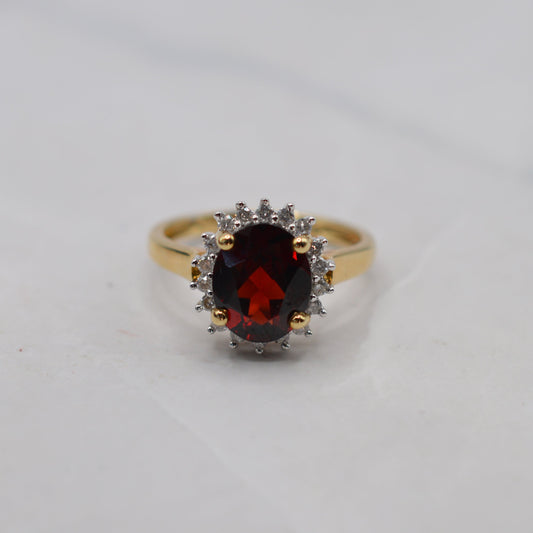 Y2K 9ct Gold Garnet & Diamond Halo Ring