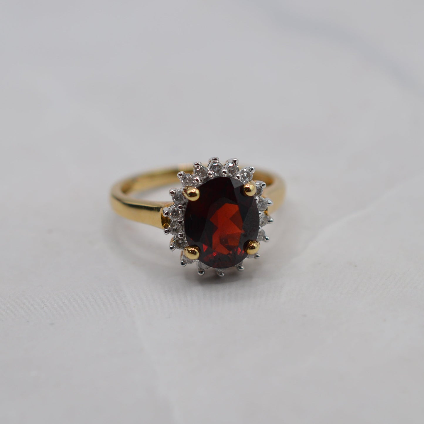Y2K 9ct Gold Garnet & Diamond Halo Ring