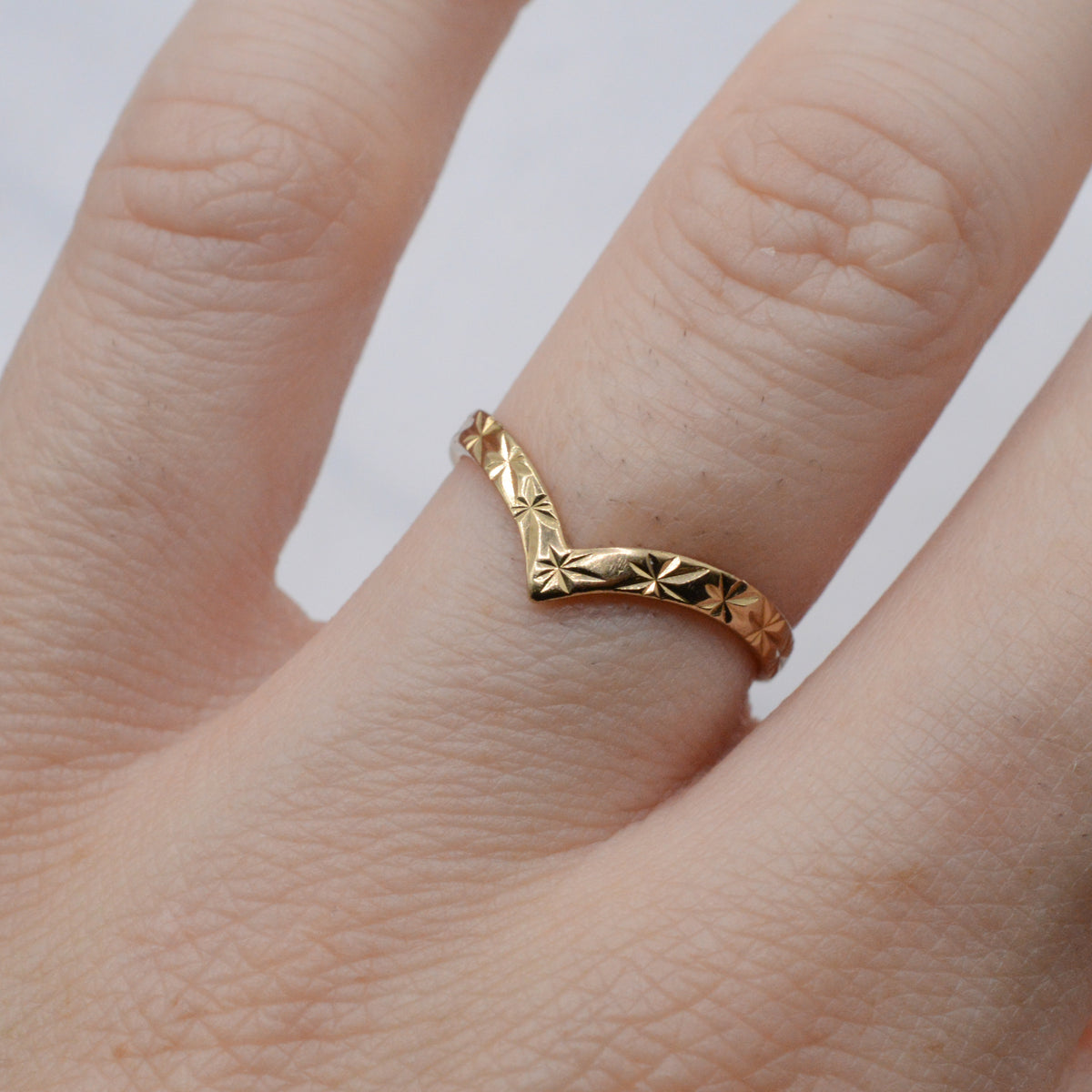 1980s 9ct Gold Star-Engraved Wishbone Ring