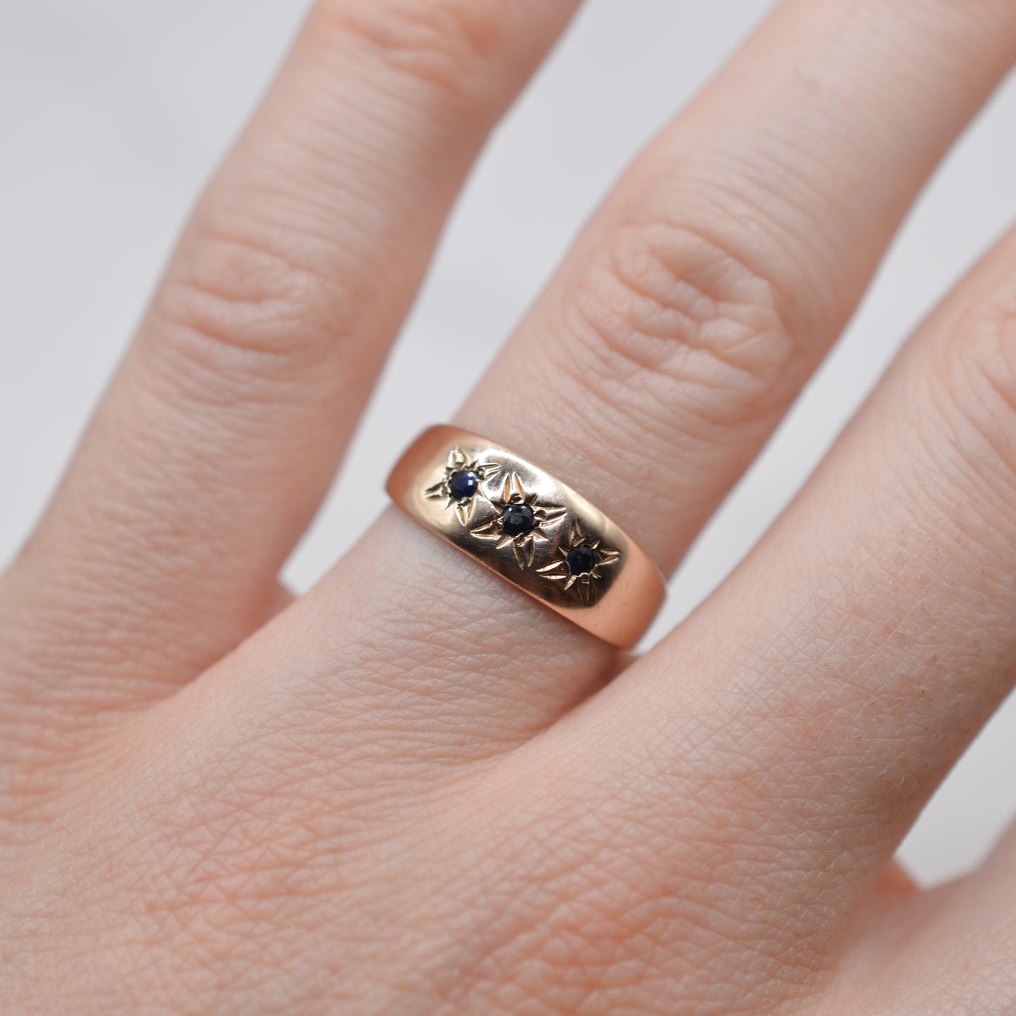 1970s Vintage 9ct Gold Sapphire Gypsy Ring