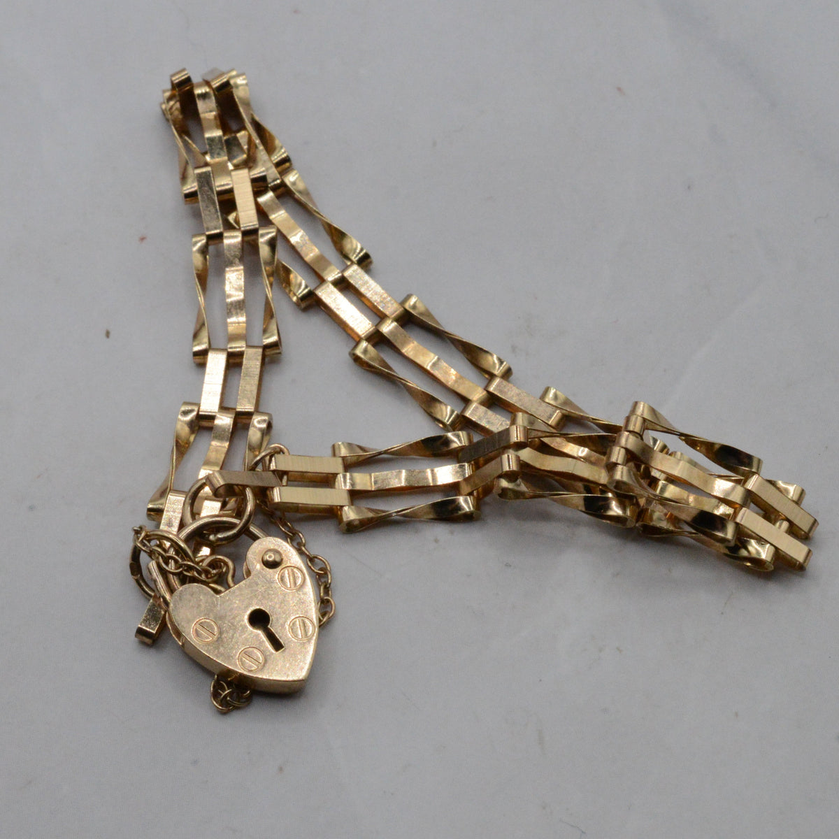 1980s 9ct Gold Three-Bar Gate Link Bracelet with Heart Padlock (7”)
