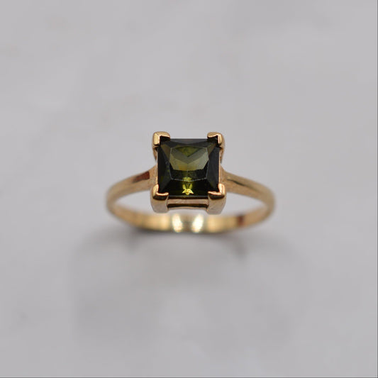 Y2K Vintage 9ct Gold Green Tourmaline Solitaire Ring
