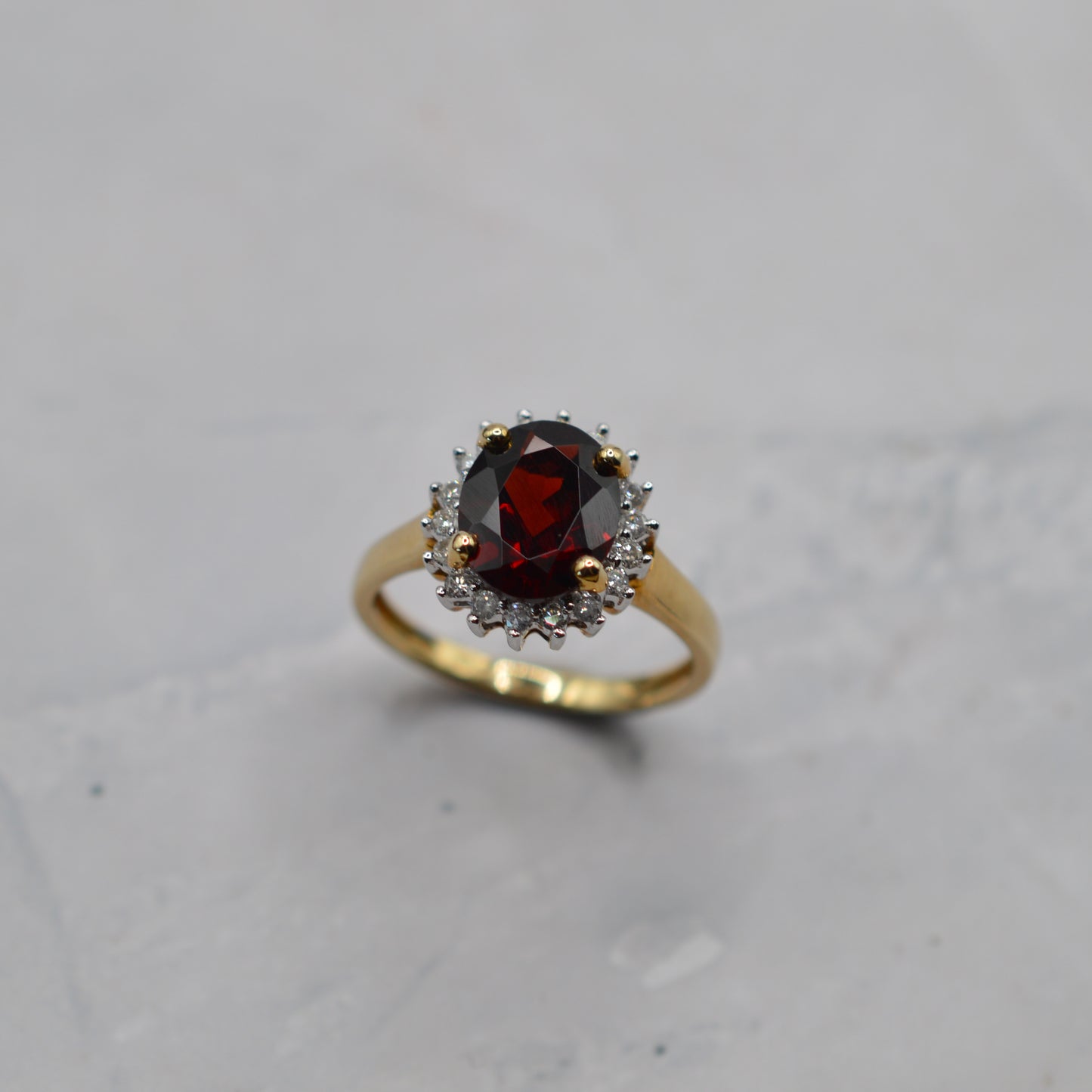 Y2K 9ct Gold Garnet & Diamond Halo Ring