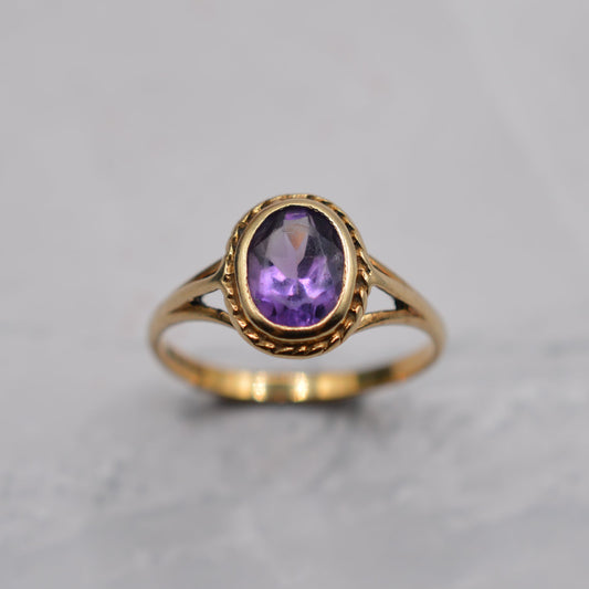 1990s 9ct Gold Amethyst Solitaire Ring with Rope-Twist Border