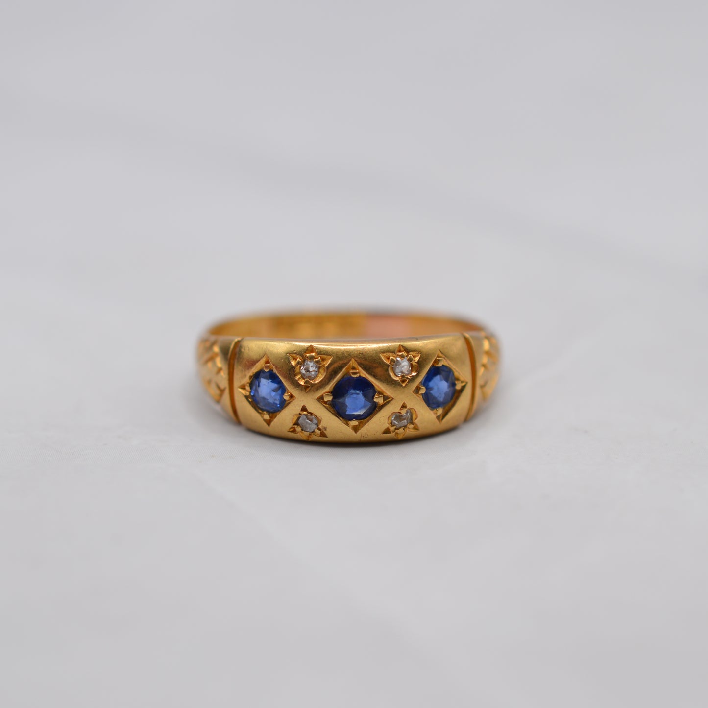Antique Victorian 18ct Gold Sapphire & Diamond Gypsy Ring