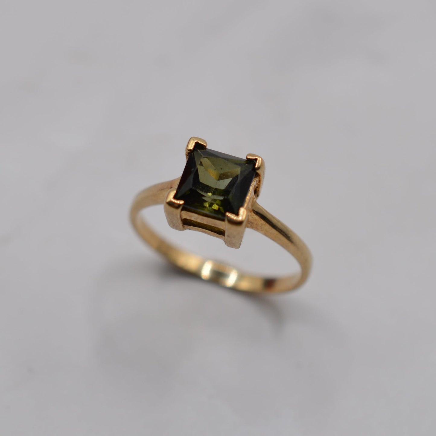 Y2K Vintage 9ct Gold Green Tourmaline Solitaire Ring
