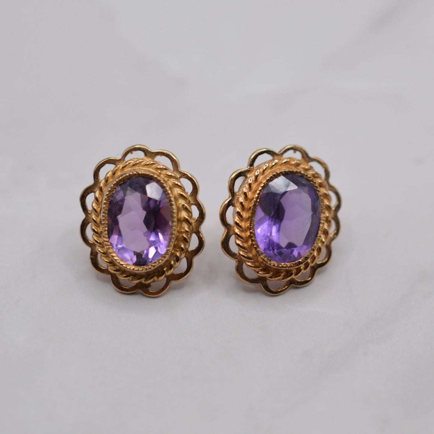 1990s 9ct Gold Amethyst Stud Earrings with Scallop Edge