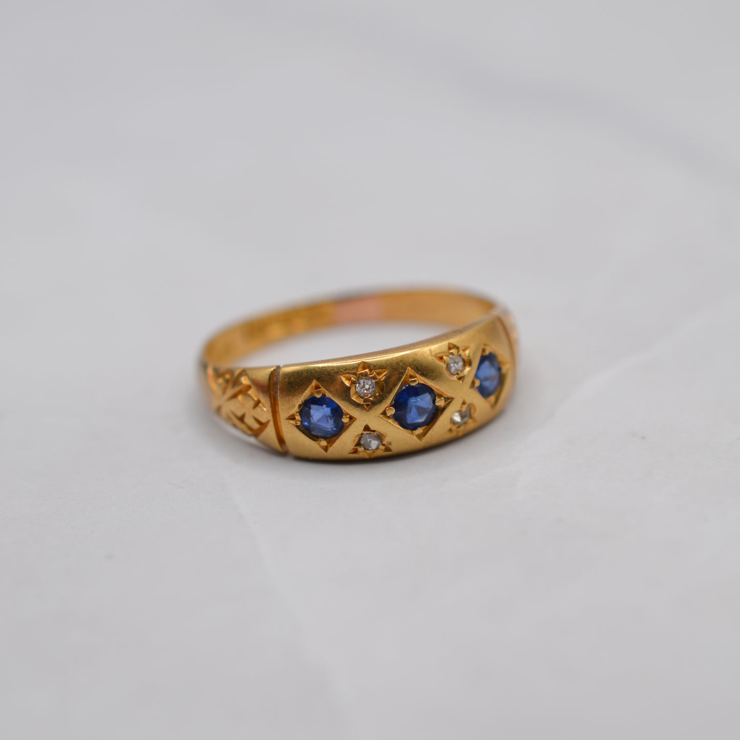 Antique Victorian 18ct Gold Sapphire & Diamond Gypsy Ring
