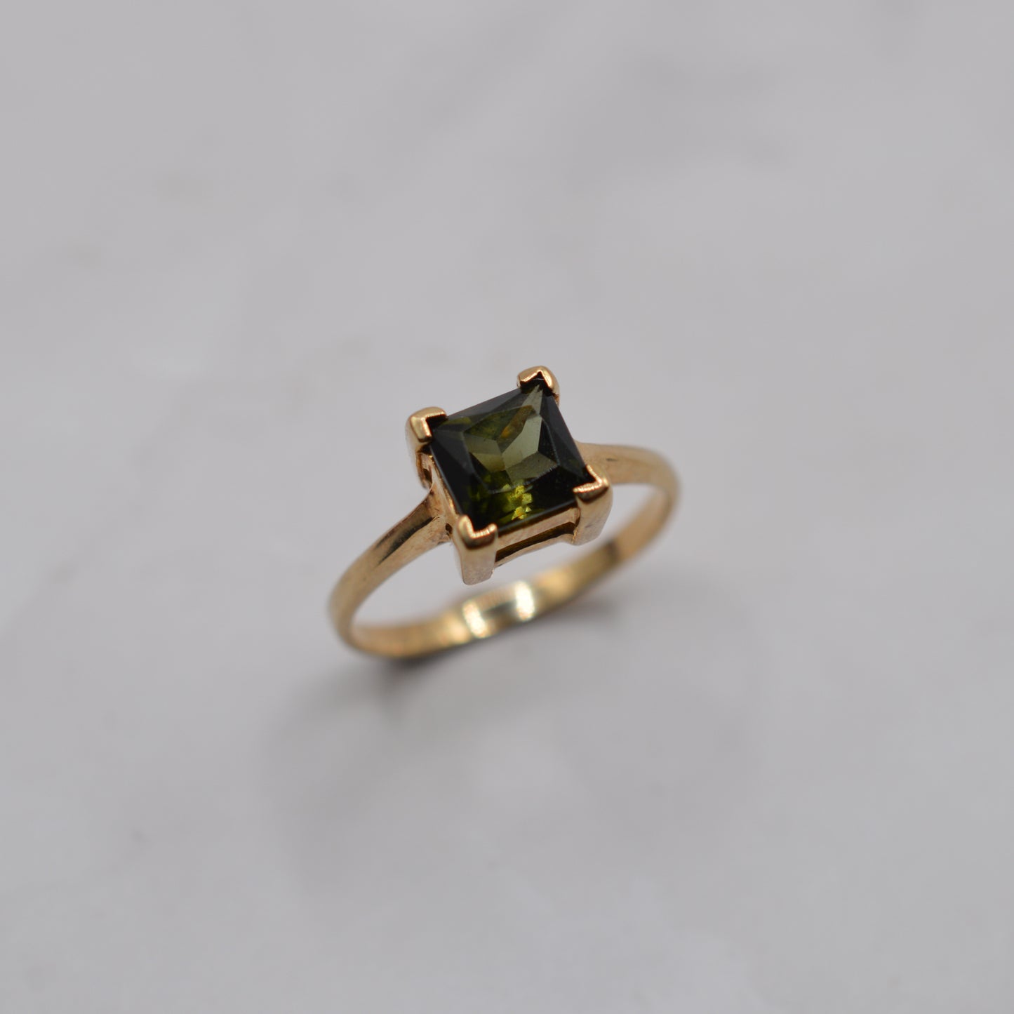 Y2K Vintage 9ct Gold Green Tourmaline Solitaire Ring