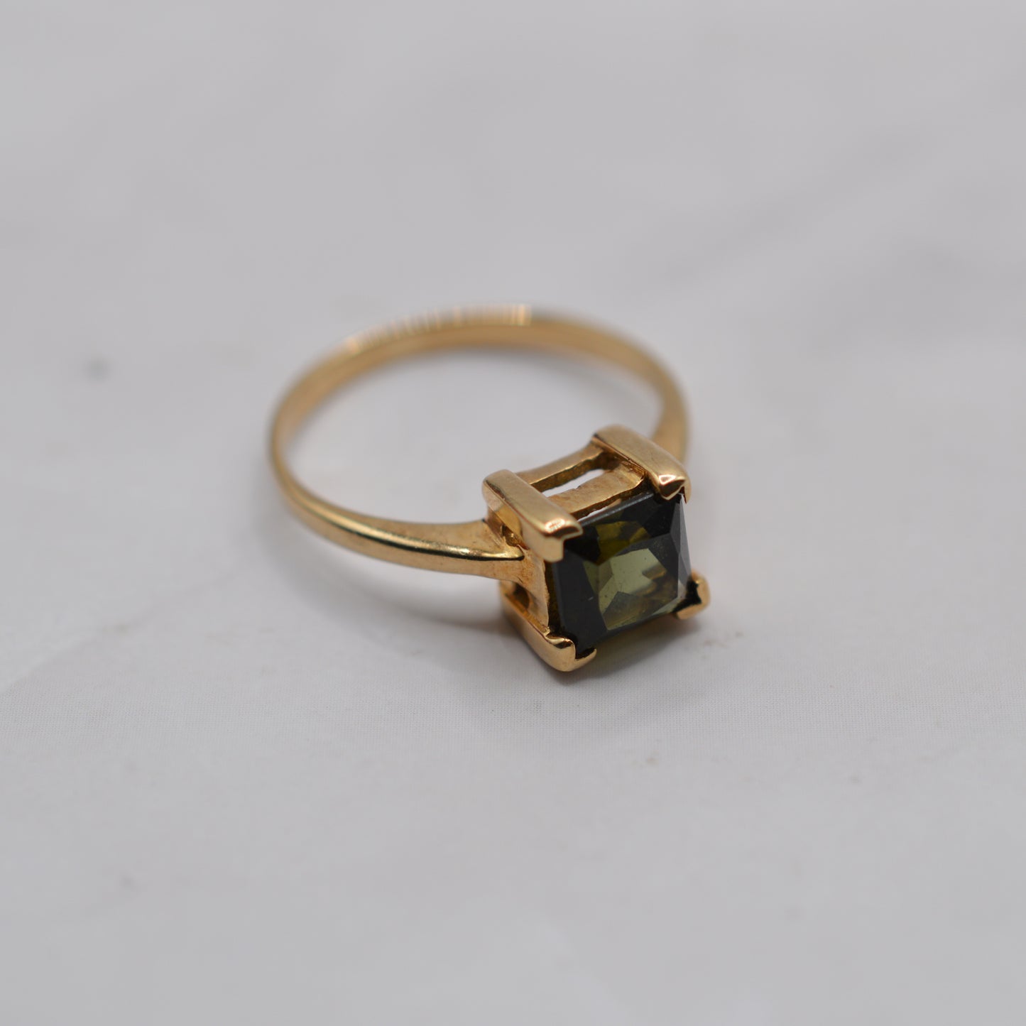 Y2K Vintage 9ct Gold Green Tourmaline Solitaire Ring