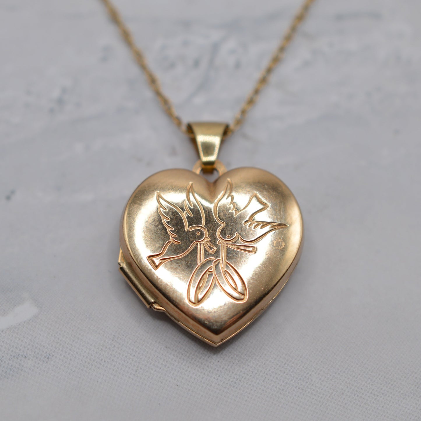 9ct Gold Wedding Dove Heart Locket Pendant Necklace (16")