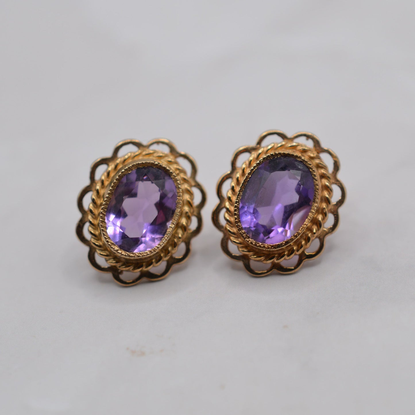 1990s 9ct Gold Amethyst Stud Earrings with Scallop Edge