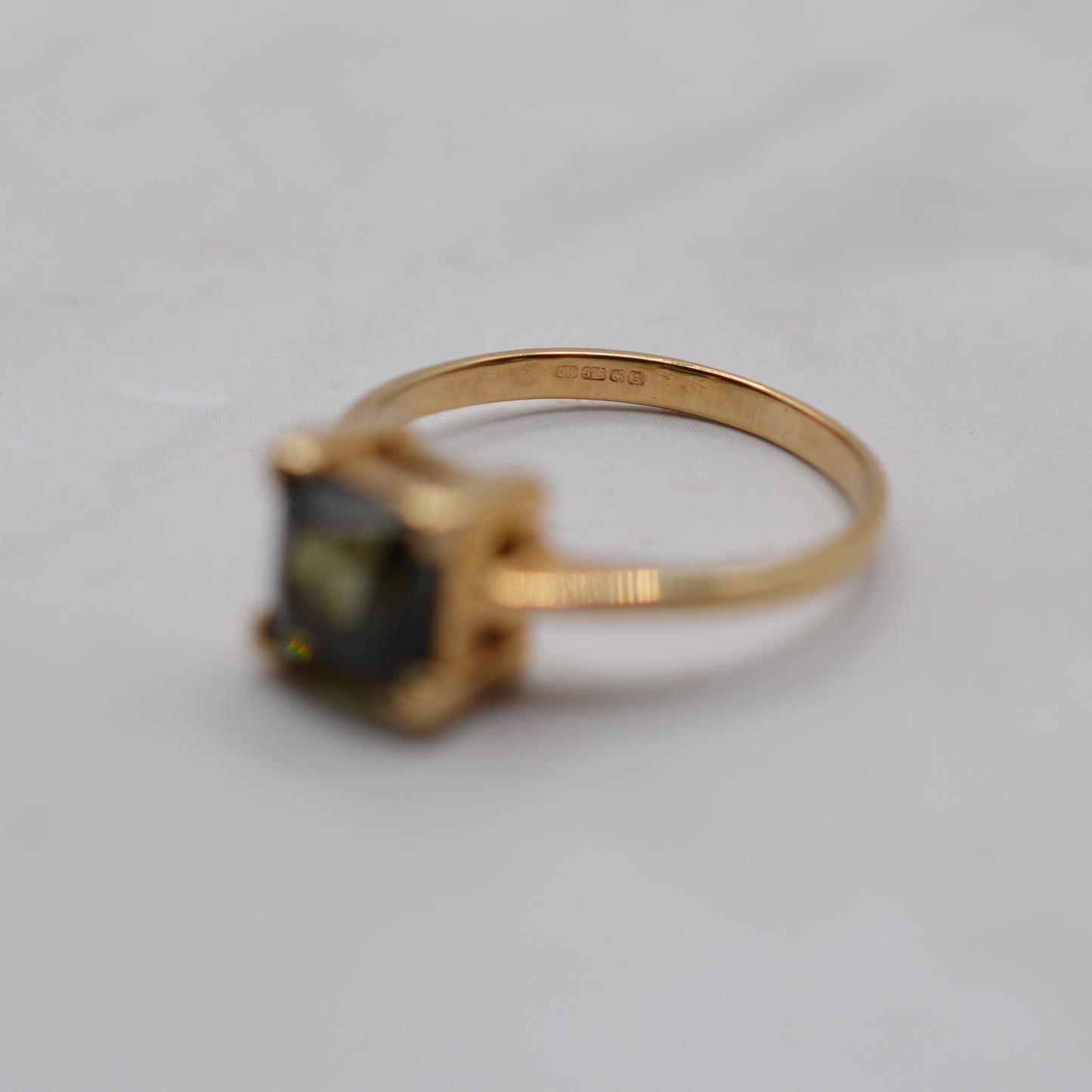 Y2K Vintage 9ct Gold Green Tourmaline Solitaire Ring