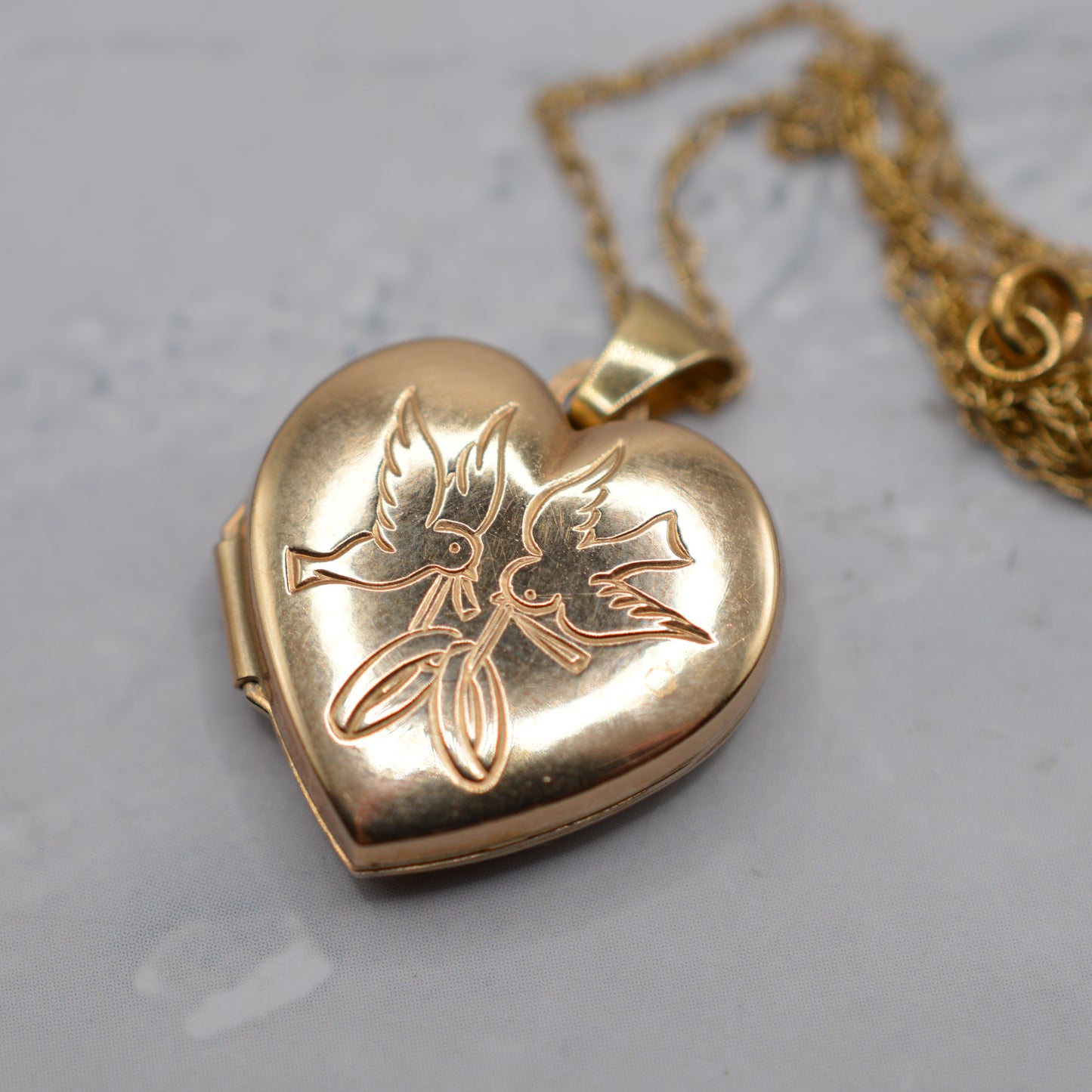 9ct Gold Wedding Dove Heart Locket Pendant Necklace (16")