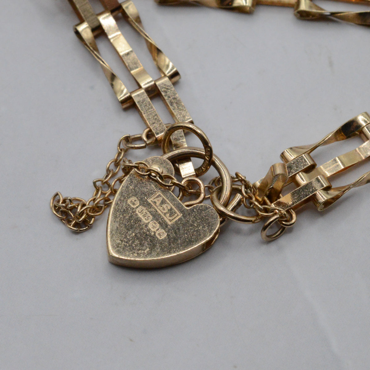 1980s 9ct Gold Three-Bar Gate Link Bracelet with Heart Padlock (7”)