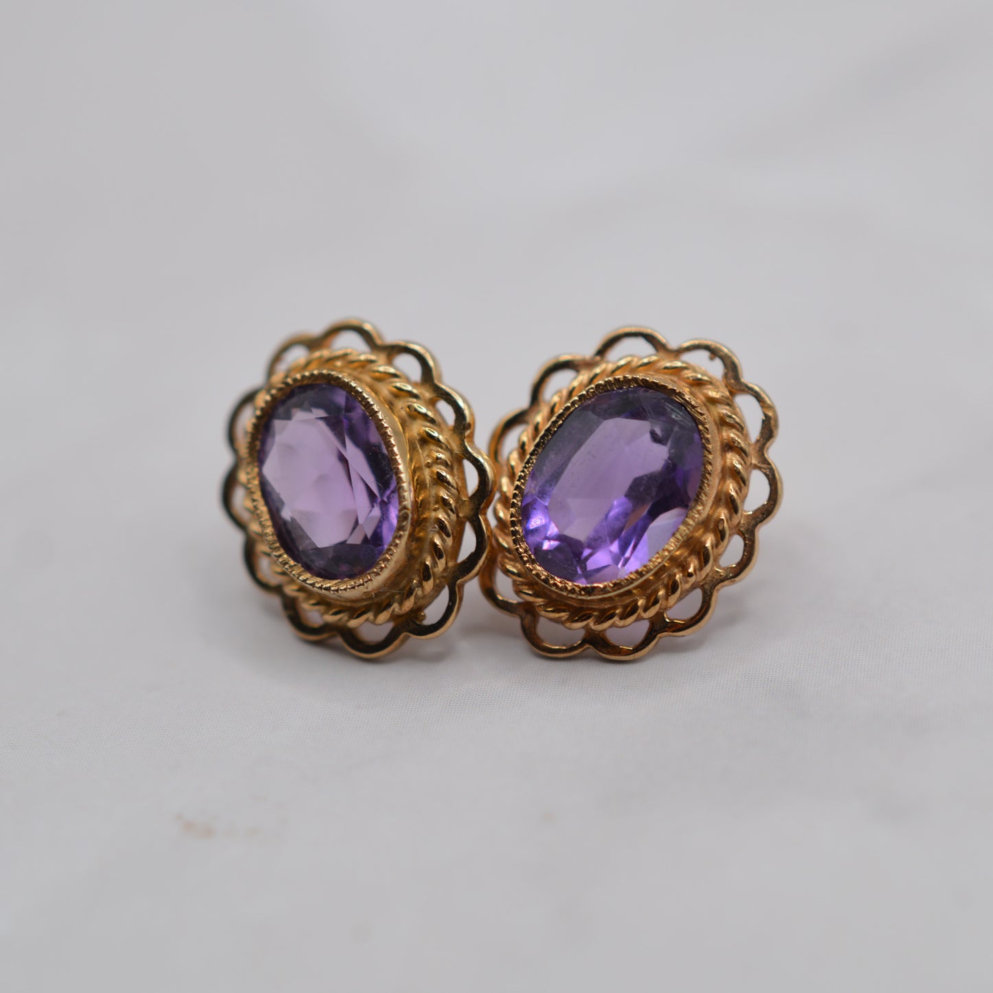 1990s 9ct Gold Amethyst Stud Earrings with Scallop Edge