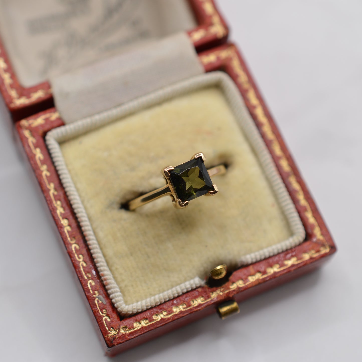 Y2K Vintage 9ct Gold Green Tourmaline Solitaire Ring