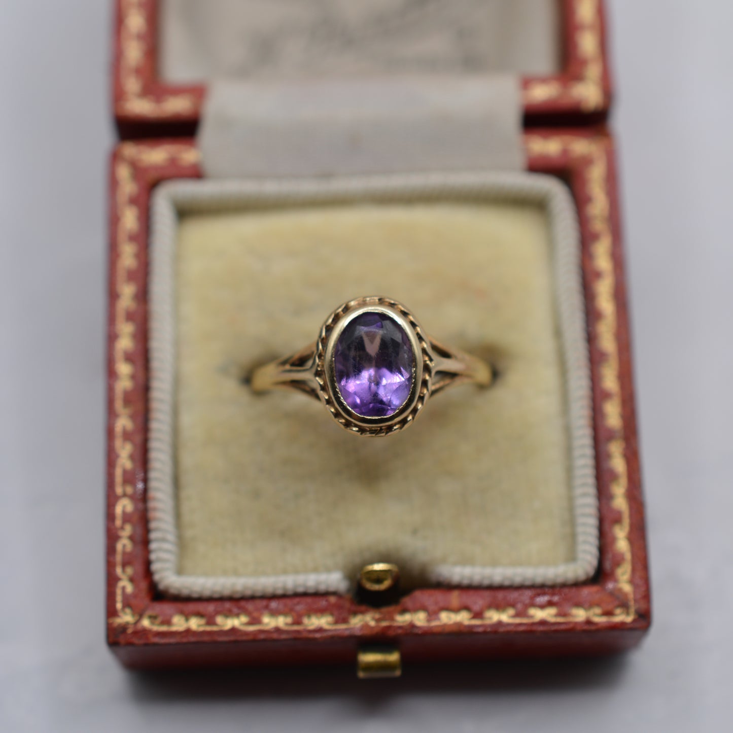 1990s 9ct Gold Amethyst Solitaire Ring with Rope-Twist Border